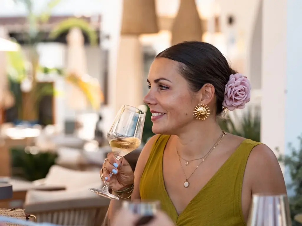 Disfrutando del mejor tour de comida y vino de Ibiza en Santa Eularia