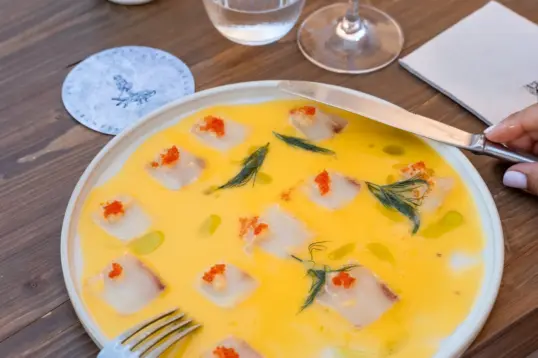 Qué comer en Ibiza - el mejor marisco en la marina de Santa Eulària.