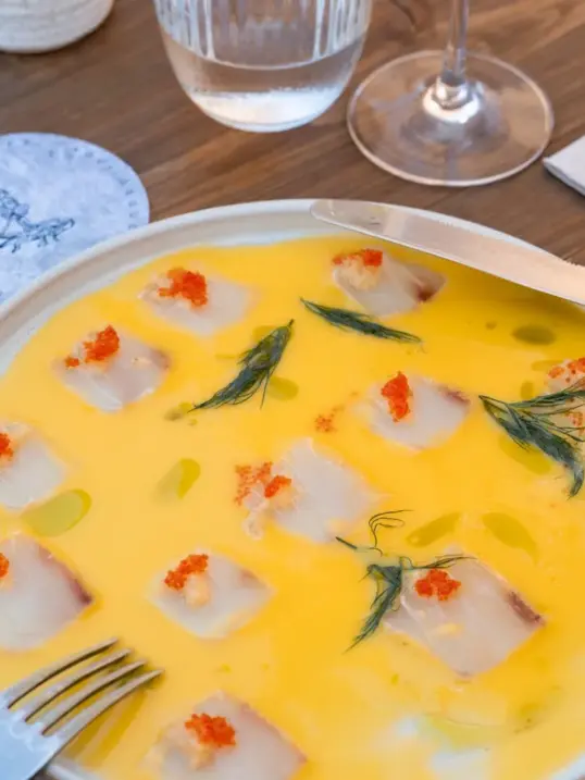 Qué comer en Ibiza - el mejor marisco en la marina de Santa Eulària.