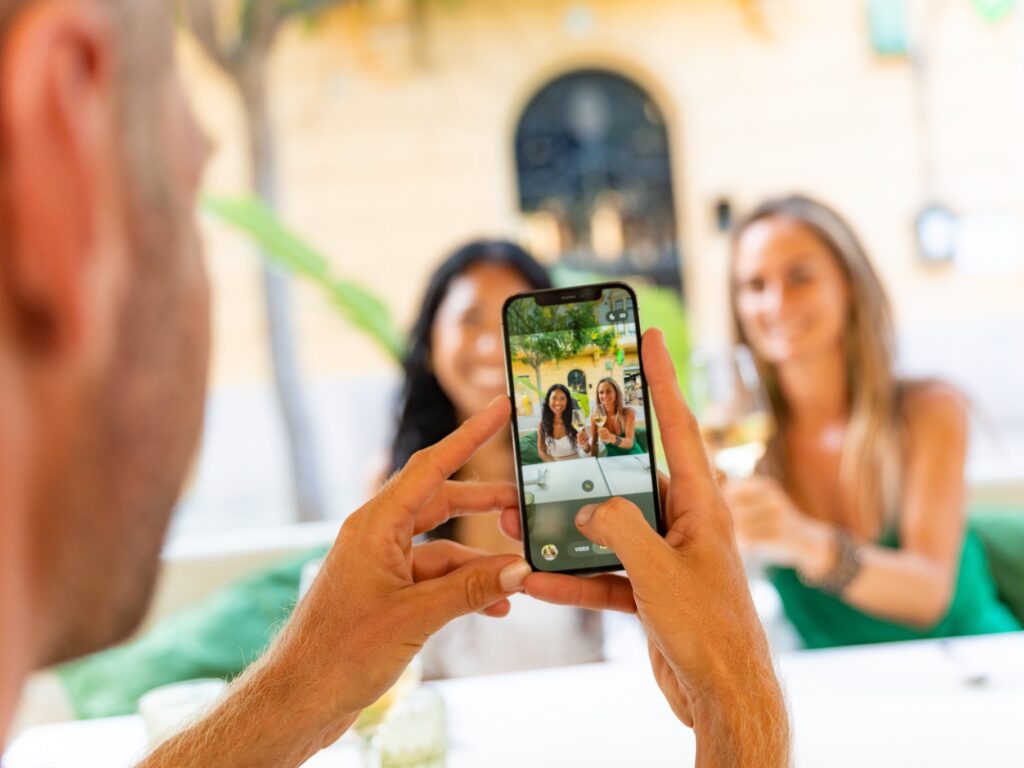 Disfrutando de la ruta gastronómica autoguiada por Ibiza Ciudad con Food Tours Balearics