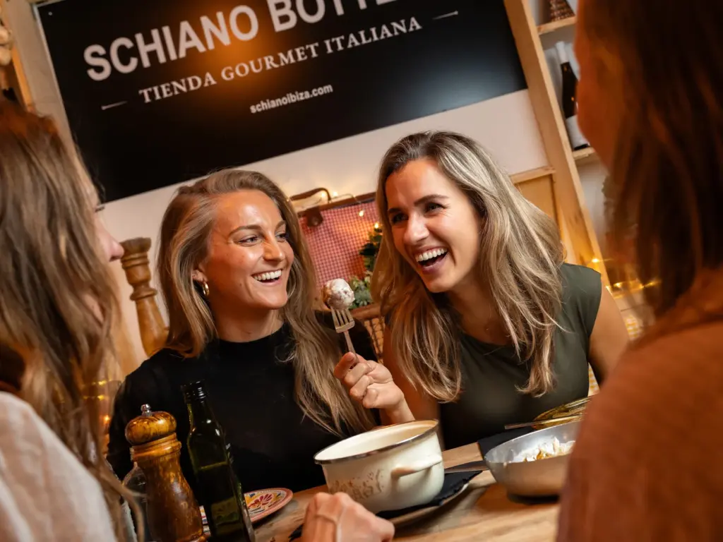 Cena de lujo con un toque especial en el mejor tour gastronómico autoguiado de Ibiza
