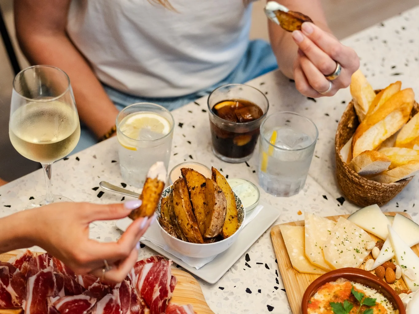 Tapas españolas en el tour gastronómico de Ibiza