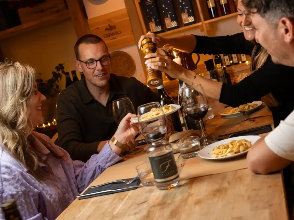 Disfruta pasta fresca en Schiano durante el mejor tour culinario en Ibiza Santa Eularia