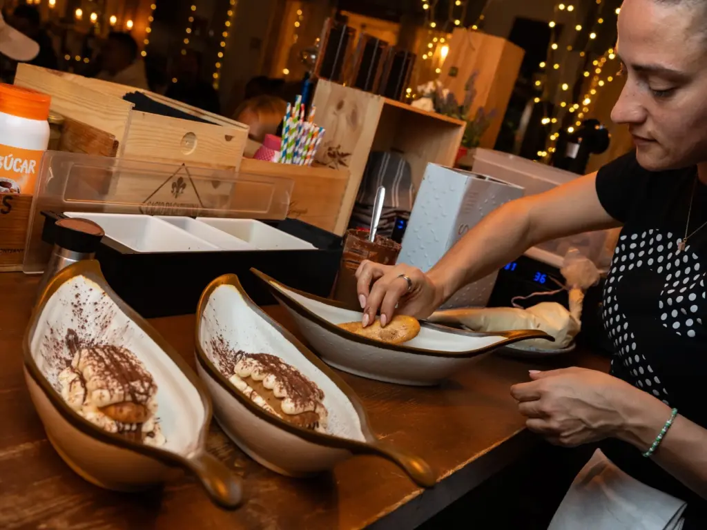 Tiramisú en Schiano el postre perfecto en tu tour culinario en Santa Eularia - Ibiza