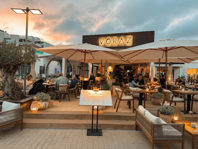 Restaurante Voraz en la marina de Santa Eularia Ibiza