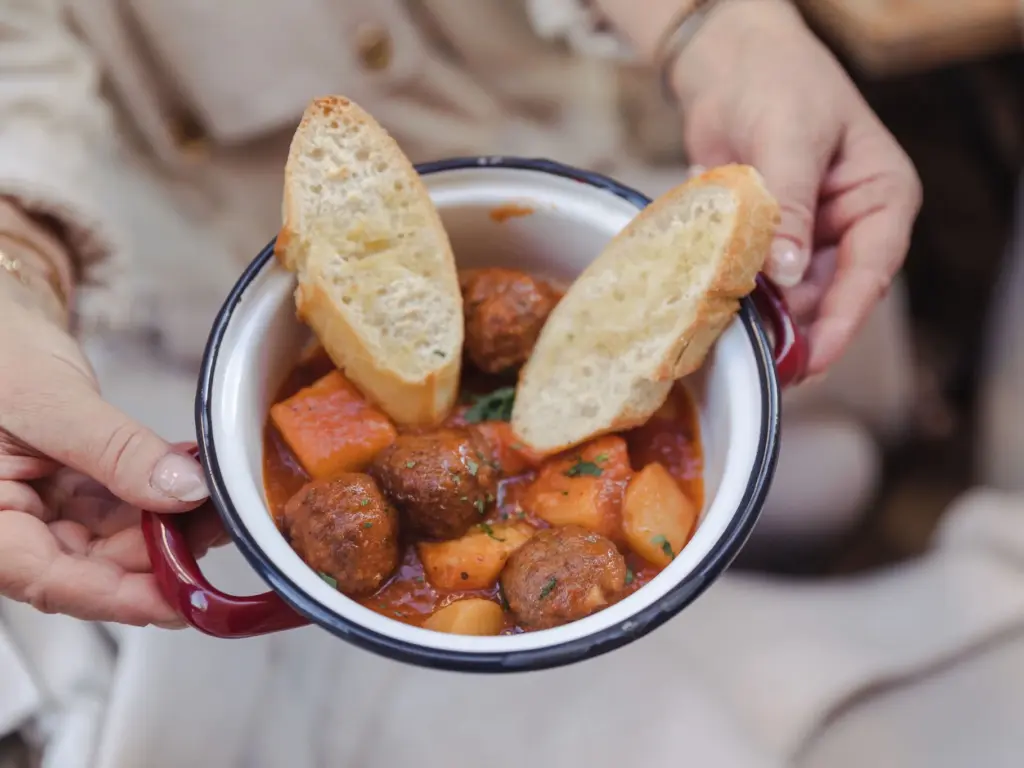 Albóndigas de la abuela en el mejor tour gastronómico de Baleares
