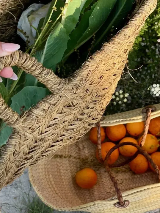 Foodie packing list for Ibiza and Mallorca with reusable straw bag filled with fresh veggies