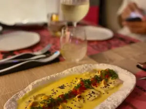 Gourmet dish - fresh ceviche at Cevitxef on wine and dine tour in Ibiza Town