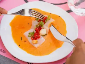 Gourmet dish - fresh ceviche at Cevitxef on wine and dine tour in Ibiza Town